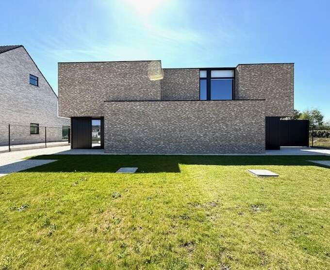 Zeer ruime BEN woning met 4 Sk's te Rechterstraat 128A te Hasselt (E-peil 4 !!)