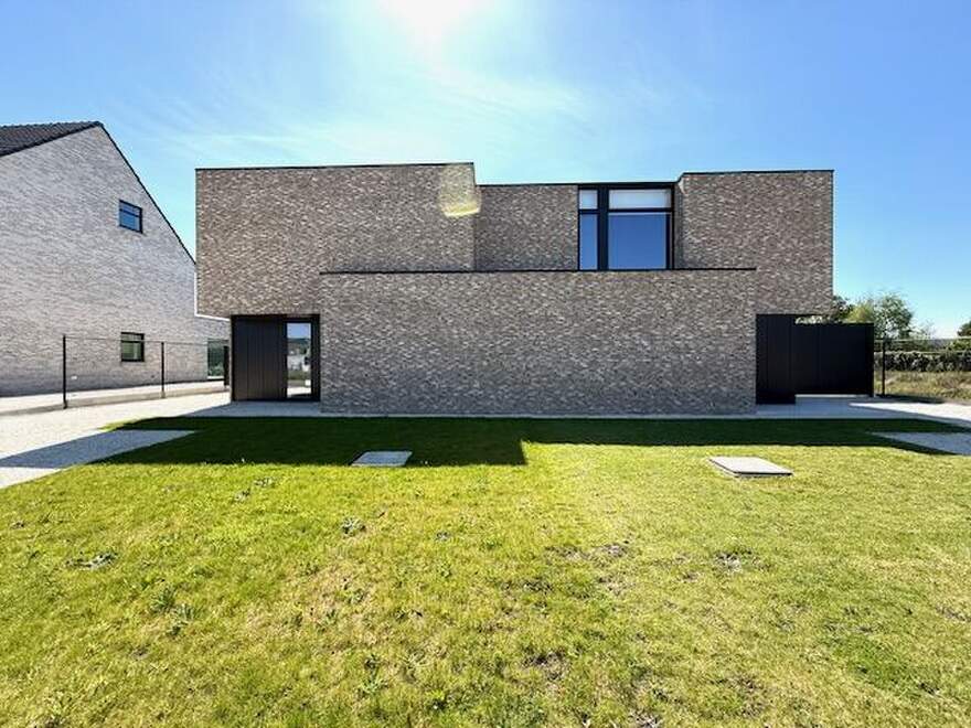 Zeer ruime BEN woning met 4 Sk's te Rechterstraat 128A te Hasselt (E-peil 4 !!)